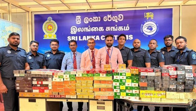 රුපියල් 1,13,85,000 වටිනා, විදෙස් දුම්වැටි එක්ක චීන ජාතිකයින් 6ක් ගුවන්තොටේදී රේගු අත්අඩංගුවට