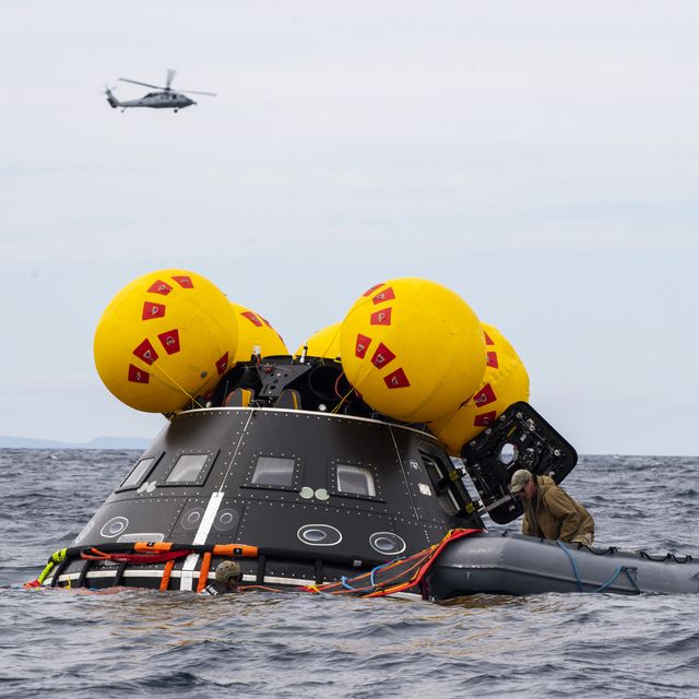 ‘Artemis II’ ගගනගාමීන් ආරක්ෂිතව පෘථිවියට