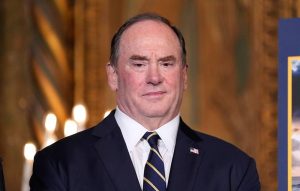 අමෙරිකානු නාවික හමුදා ලේකම් ඉවත් වෙයි