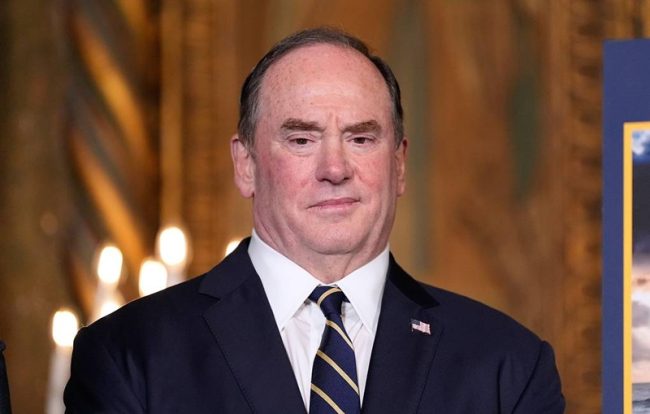 අමෙරිකානු නාවික හමුදා ලේකම් ඉවත් වෙයි