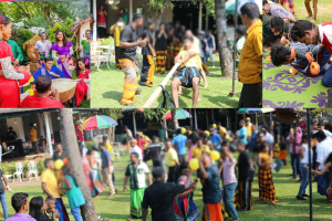 අවුරුදු උත්සව සංවිධාන කරන සහ සහභාගී වන අයට දැනුම්දීමක්