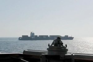 ඉරාන ධජය සහිත නෞකාවක් අමෙරිකානු නාවික හමුදා භාරයට