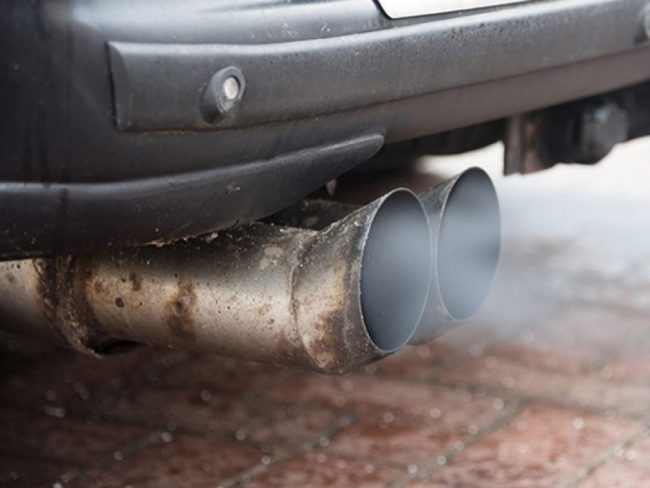 කළු දුමට පොලිසියෙන් රතු එළියක්