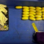 කෝටියකට වැඩි කොකේන් තොගයක් සමග විදේශීය ගුවන් මගියෙකු අත්අඩංගුවට