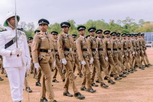 පොලිස් කොස්තාපල්වරුන් 280 දෙනෙකු විසිර යයි