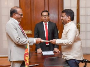 බලශක්ති අමාත්‍යවරයා ලෙස අනුර කරුණාතිලක දිවුරුම් දෙයි