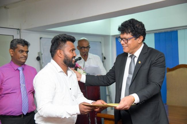 රාජ්‍ය දැව සංස්ථාවේ පැවති පුරප්පාඩු රැසක් සම්පුර්ණ කරමින් නව නිලධාරින් සදහා පත්වීම