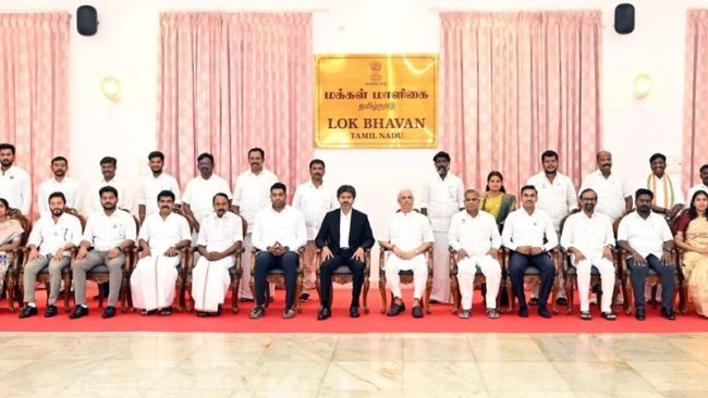 තමිල්නාඩු මහ ඇමති විජේ කැබිනට් මණ්ඩලය පුළුල් කරයි