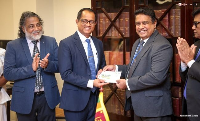 පාර්ලිමේන්තු මන්ත්‍රීවරුන්ගේ තැපැල් පහසුකම්වලට අදාළ නව මුද්දර නිකුත් කෙරේ