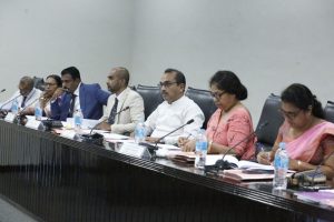 වැටුප් සහිතව වැඩ තහනමට ලක්ව සිටින රියදුරන් සම්බන්ධයෙන් අවධානය