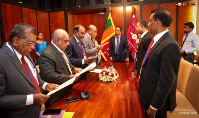 විගණන සේවා කොමිෂන් සභාවට පත්කළ නව සාමාජිකයන් 4ක් රහස්‍යතාව පිළිබඳ දිවුරුම දෙති