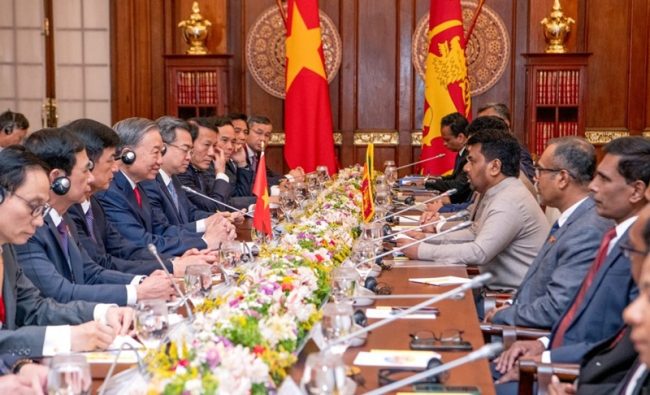 වියට්නාම ව්‍යවසායකයන්ට ජනාධිපති අනුරගෙන් ඇරයුම්