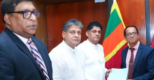 විපක්ෂයේ මන්ත්‍රීවරුන්ගෙන් කථානායකට ලිපියක්