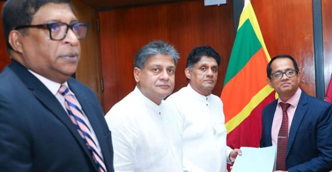 විපක්ෂයේ මන්ත්‍රීවරුන්ගෙන් කථානායකට ලිපියක්