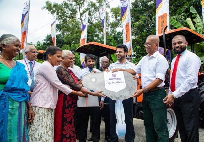 දේශීය රටකජු වගාව නංවන්න ගොවි සංවිධානවලට ලක්ෂ 63ක ට්‍රැක්ටර්