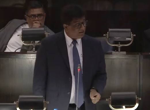 ළමයි හදන්න දිරිමත් කරන්න අම්මටයි තාත්තටයි නිවාඩු දෙන්න ඕනේ – අජිත් පී. පෙරේරා