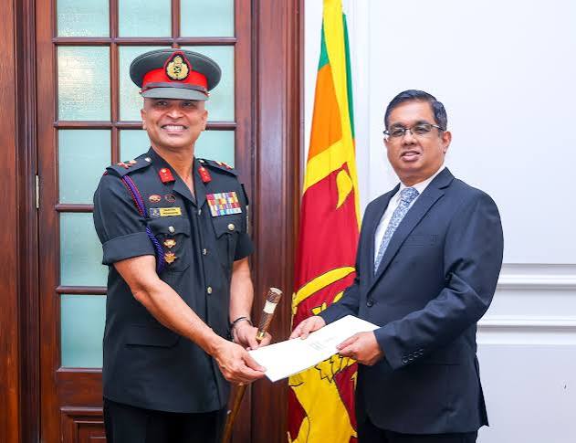 නව යුද හමුදාපතිට පත්වීම් ලිපිය භාර දෙයි