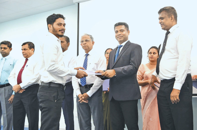 වසර 5කට පසු උපාධිධාරීන් 101ක් MLT හා භෞතචිකිත්සක පුහුණුවට