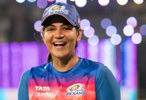 ලෝඩ්ස් ක්‍රීඩාංගණයේ ගෞරව පුවරුවට තම නම ඇතුළත් කරගත් ලොව පළමු කාන්තාව