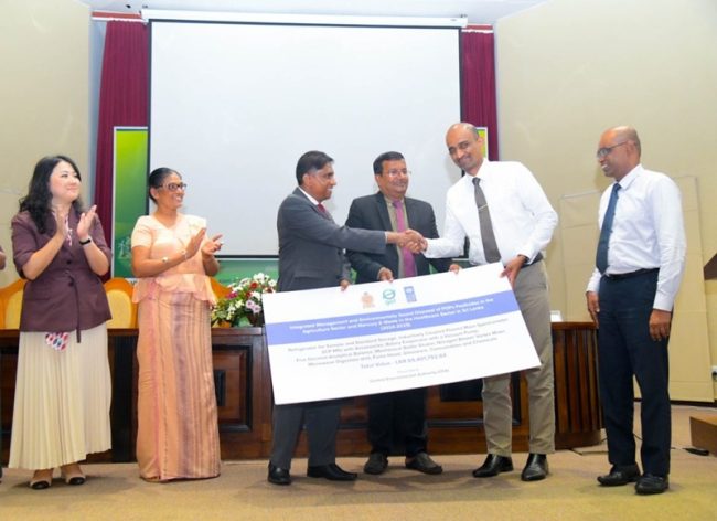 මෙරට රසායනික ද්‍රව්‍ය කළමනාකරණ අධීක්ෂණ පද්ධතිය ශක්තිමත් කිරීම සඳහා අති නවීන විශ්ලේෂණාත්මක රසායනාගාර උපකරණ