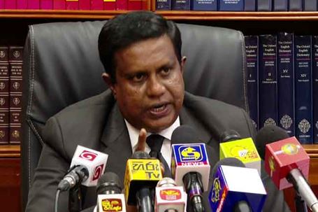 රාජ්‍ය නිලධාරීන්ට දිලීප පීරිස්ගෙන් උපදෙස්