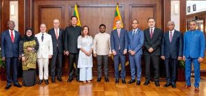 නව රාජ්‍යතාන්ත්‍රිකයින් 11 දෙනෙක් ජනපතිට අක්තපත්‍ර භාර දෙති