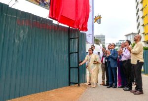 අතරමග වැඩ නතර වූ සෙත්සිරිපාය තුන්වැනි අදියරේ ඉදිකිරීම් ඇරඹේ